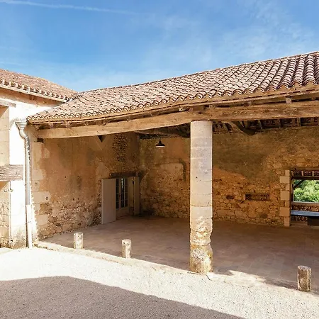 Holiday home Impressive Restored With Pool